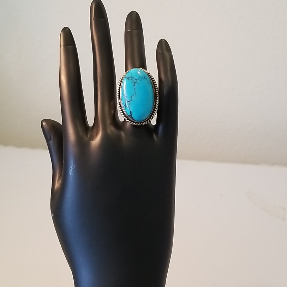 CLASSY RING NWOT - Picture 2 of 12